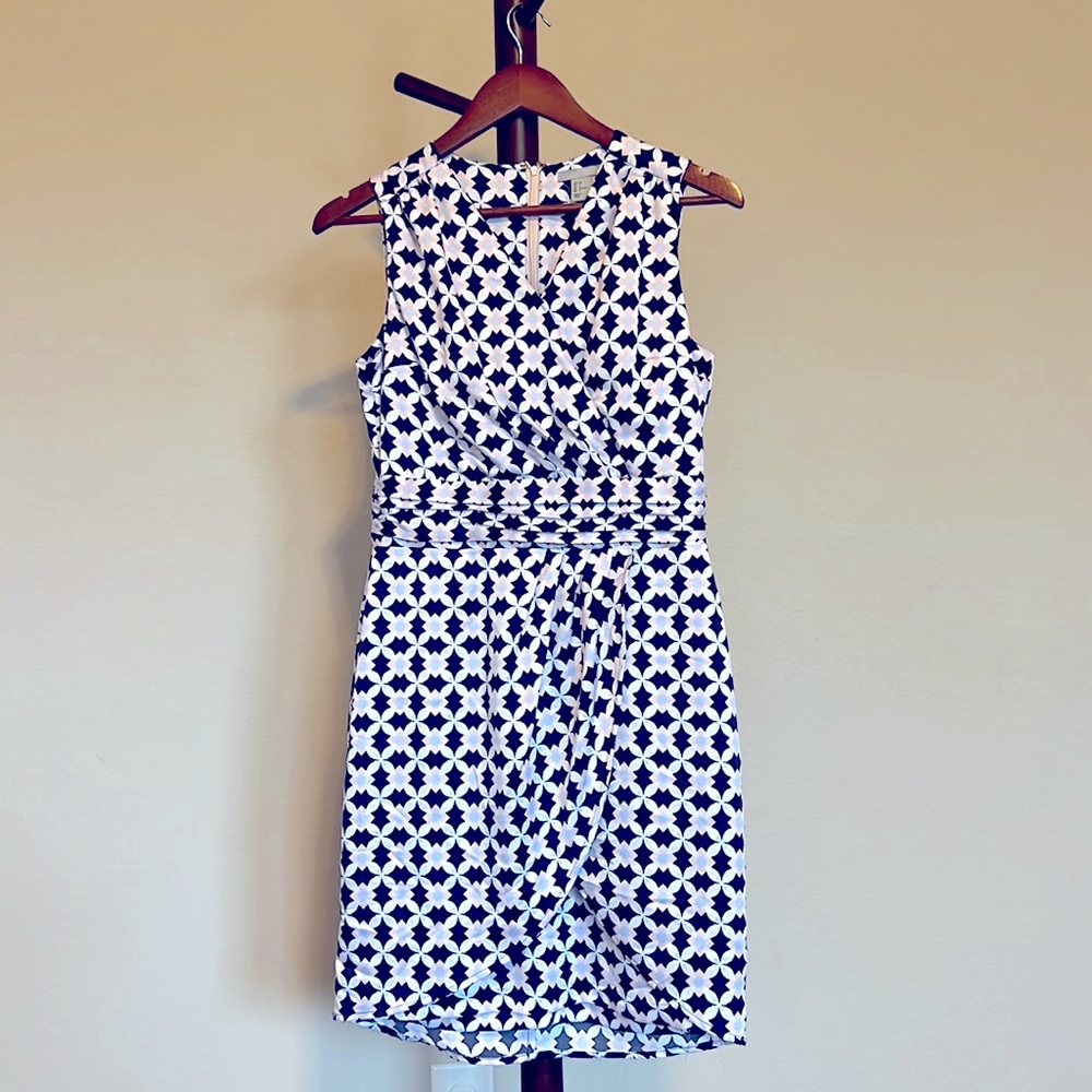 Modern pattern sheath dress size 6